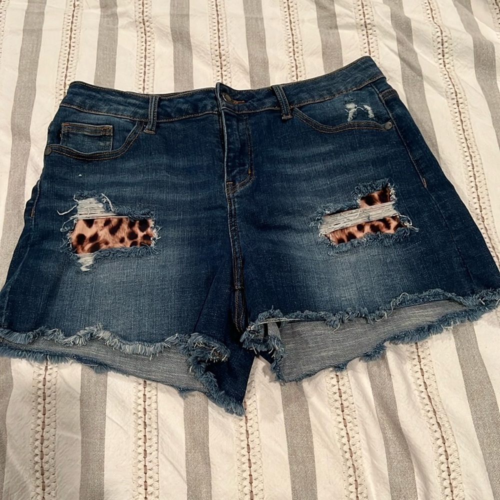 Judy Blue Leopard Patch Shorts in Large